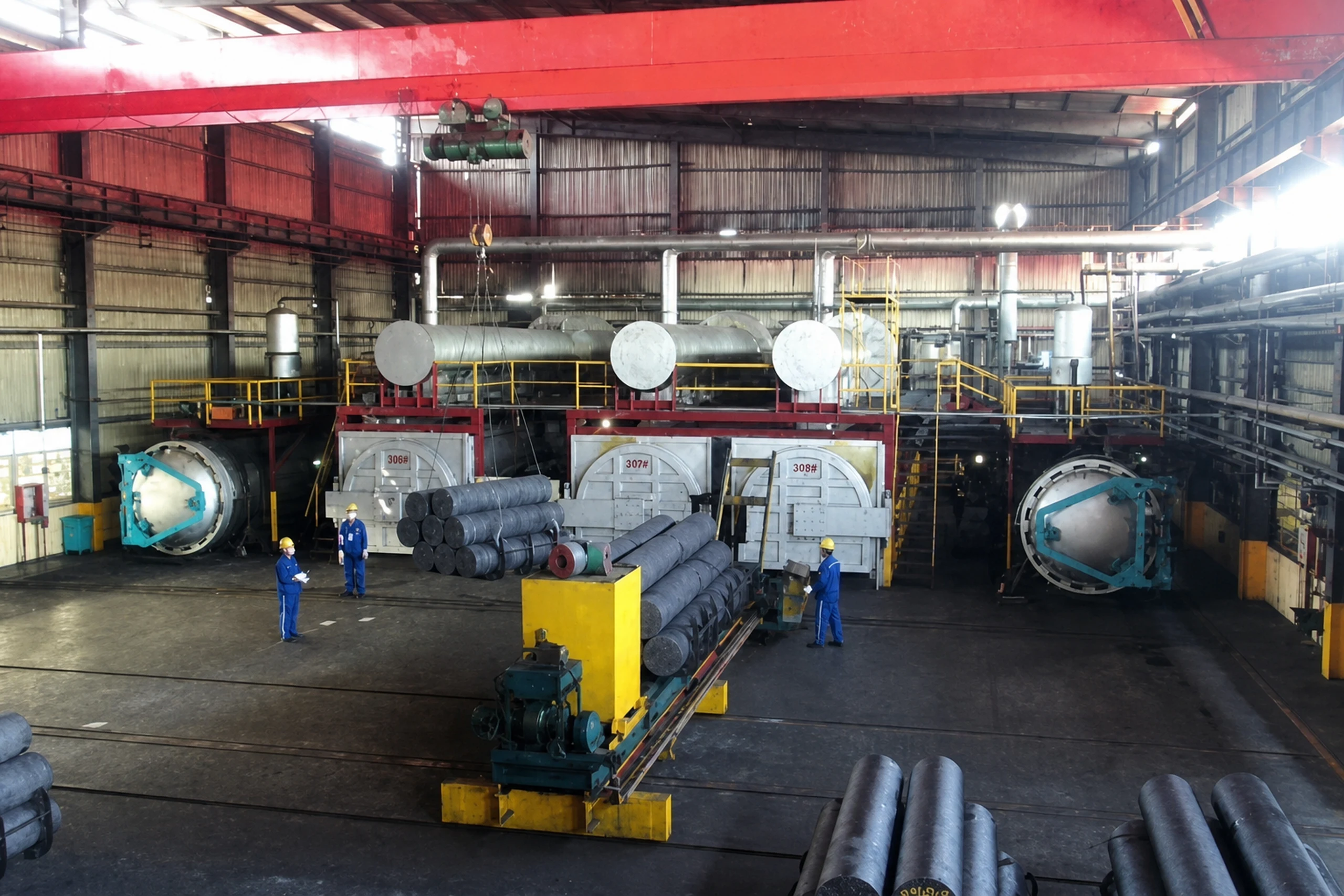 Graphite electrode production workshop