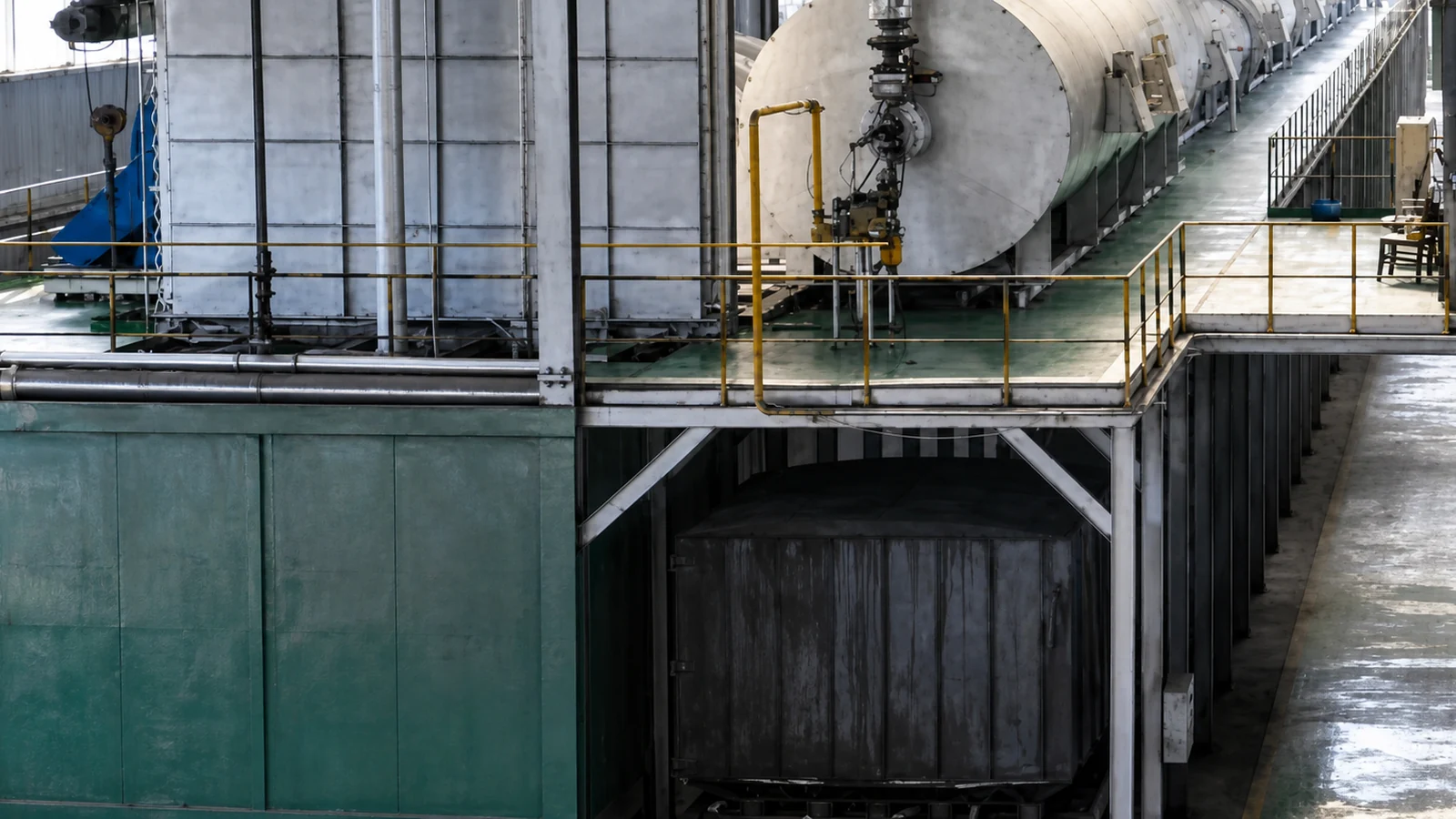 Tunnel kiln used in the baking process